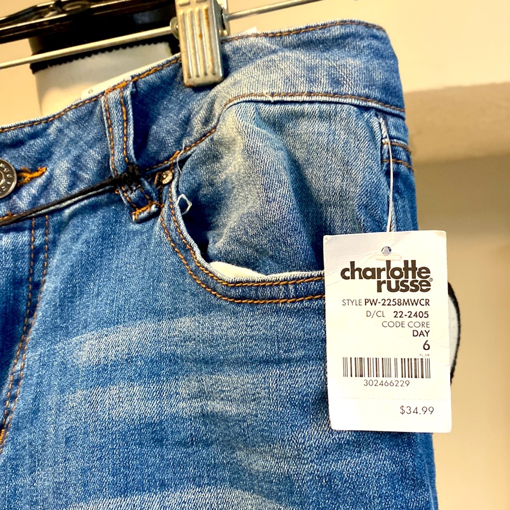 Refuge Boyfriend Distressed Jeans NWT - Picture 4 of 16